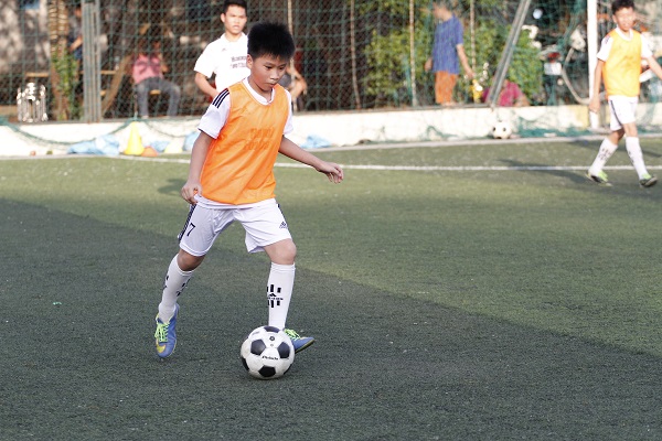 Lớp học bóng đá – Sân bóng đá Chùa Láng