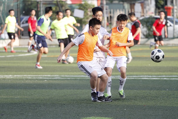 Lớp học bóng đá – Sân bóng đá Chùa Láng