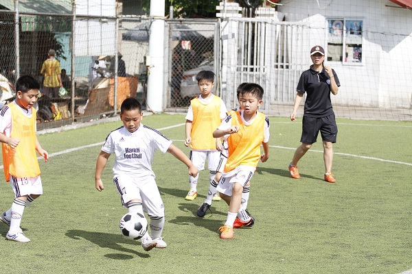 Lớp học bóng đá – Sân bóng Đông Đô