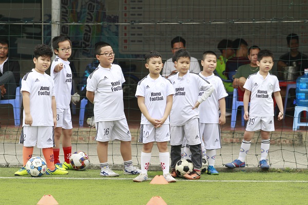 Lớp học bóng đá – Sân bóng đá Hoàng Mai