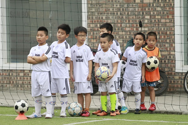 Lớp học bóng đá – Sân bóng đá Hoàng Mai