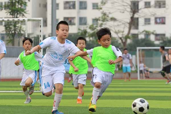 Lớp học bóng đá tại Linh Đàm, Hoàng Mai